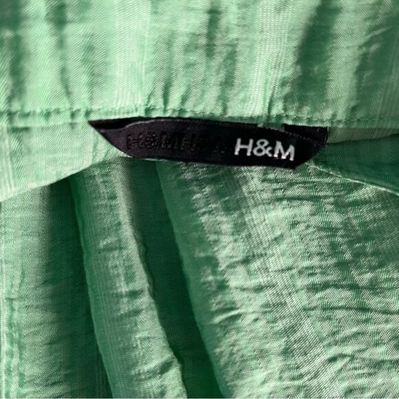 H&M Green Silky Peasant Button Front Popover Short Sleeve Blouse Women’s Size 8 - Picture 6 of 10